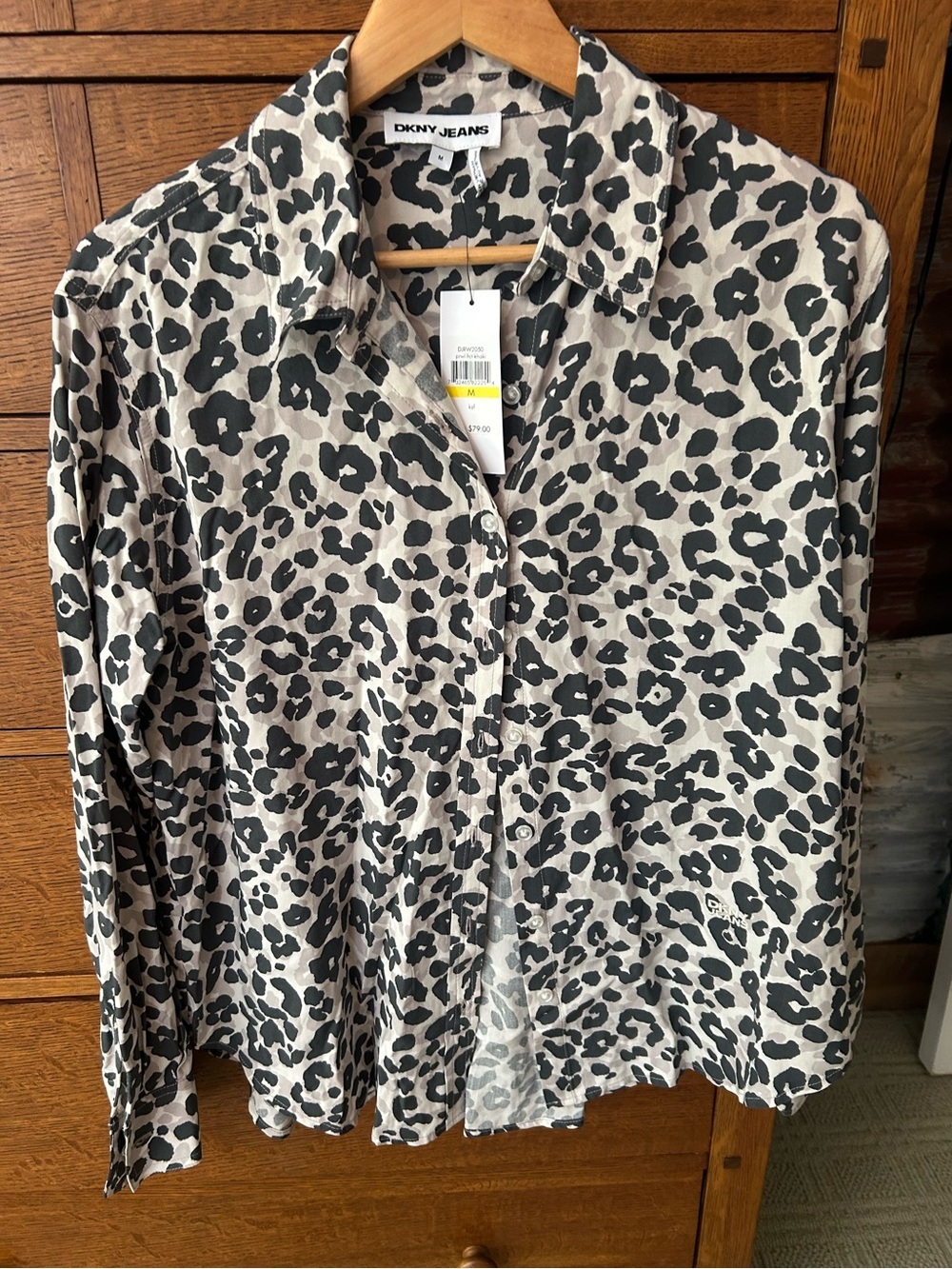 NWT-DKNY Jeans Leopard Print Button-Front Blouse-Size Medium - Picture 5 of 7